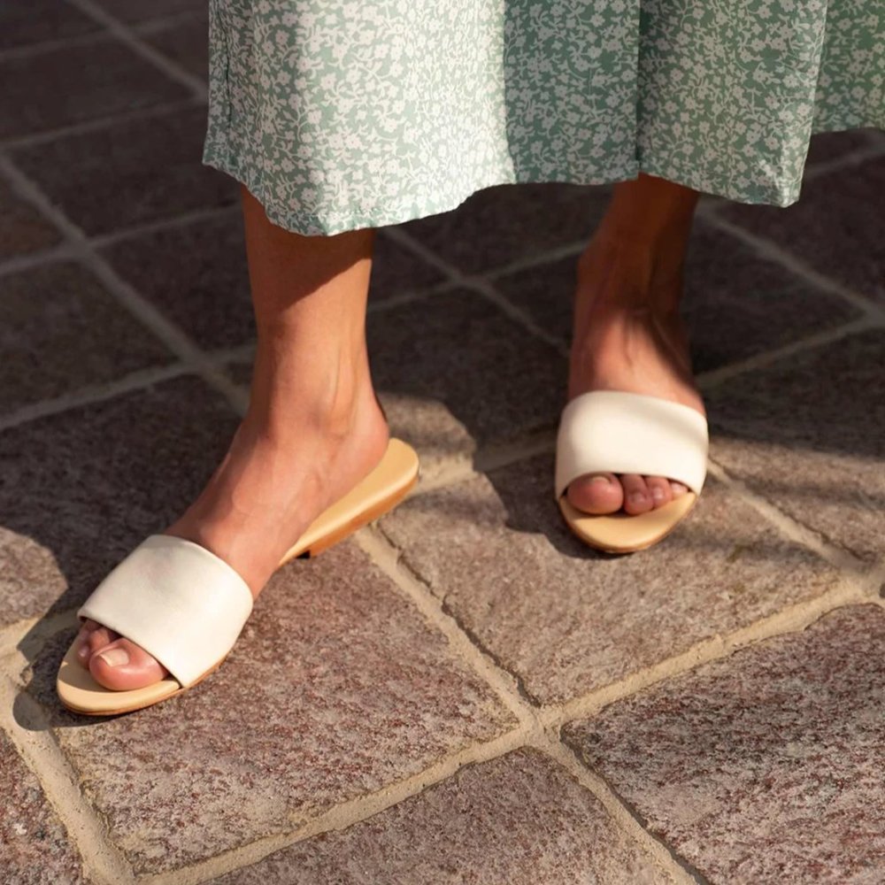 Nisolo Isla Slides, in Bone, Size 6.5